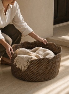 Panier de rangement Skye en rotin naturel, écologique, moderne, multi-usages, à bords festonnés - Product Image 4
