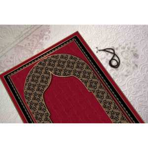 Tapis de prière islamique rouge et or : Décoration de maison musulmane antidérapante, tapis fin non tissé - Product Image 2