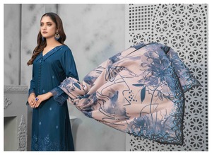 Silhouette droite de marque de haute qualité Shalwar Kameez pour les femmes pakistanaises vêtements d'hiver tissu de base vêtements brodés - Product Image 2