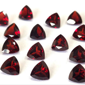 Grenat Naturel Trillion Facettes 4mm-Grenat Rouge Lâche Qualité Supérieure - Product Image 1