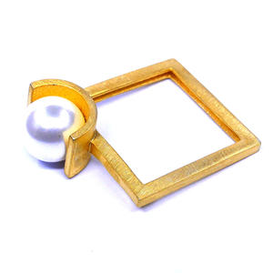 Traditionnel 925 Sterling Silver Plaqué Or Mariage Femmes Porter À La Mode Unique Perle D'eau Douce Grande Bague En Pierre - Product Image 3