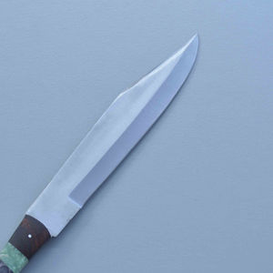 Cuchillo de Caza Galway Grove, Hecho a Mano, de Acero Inoxidable de Grado Industrial, con Borde Dentado, Mango de Madera, Diseño Grabado, Hoja Fija, OEM - Product Image 4