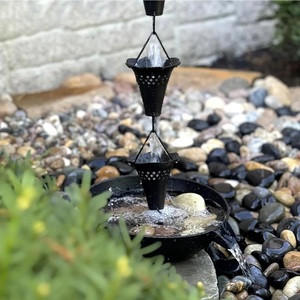 โซ่ฝนดีไซน์ดอกไม้สีดำพร้อมกรวยโลหะเจาะรูเพื่อการไหลของน้ำอย่างมีประสิทธิภาพและการตกแต่งสวนที่หรูหรา - Product Image 3