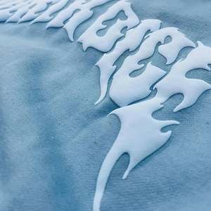 Sudadera con capucha de calle moderna para hombre con logotipo bordado e impresión personalizado en el brazo Interior térmico y atractivo vintage - Product Image 2