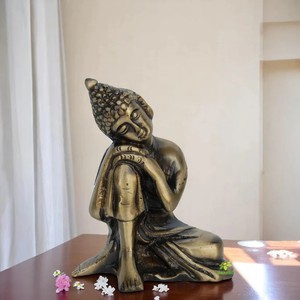 Elegante estatua de Buda de latón hecha a mano para el espacio de meditación de la oficina en el hogar y la decoración del templo con esmalte dorado artístico - Product Image 3