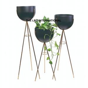 Juego de 3 Macetas Decorativas de Metal para Jardín Interior y Exterior, Acabado en Dorado y Gris - Product Image 3