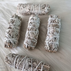 Bâtonnets de sauge blanche de californie de 4 pouces pour le nettoyage et le parfum de la maison, la méditation et les rituel de bavure sauge blanche cultivée - Product Image 5