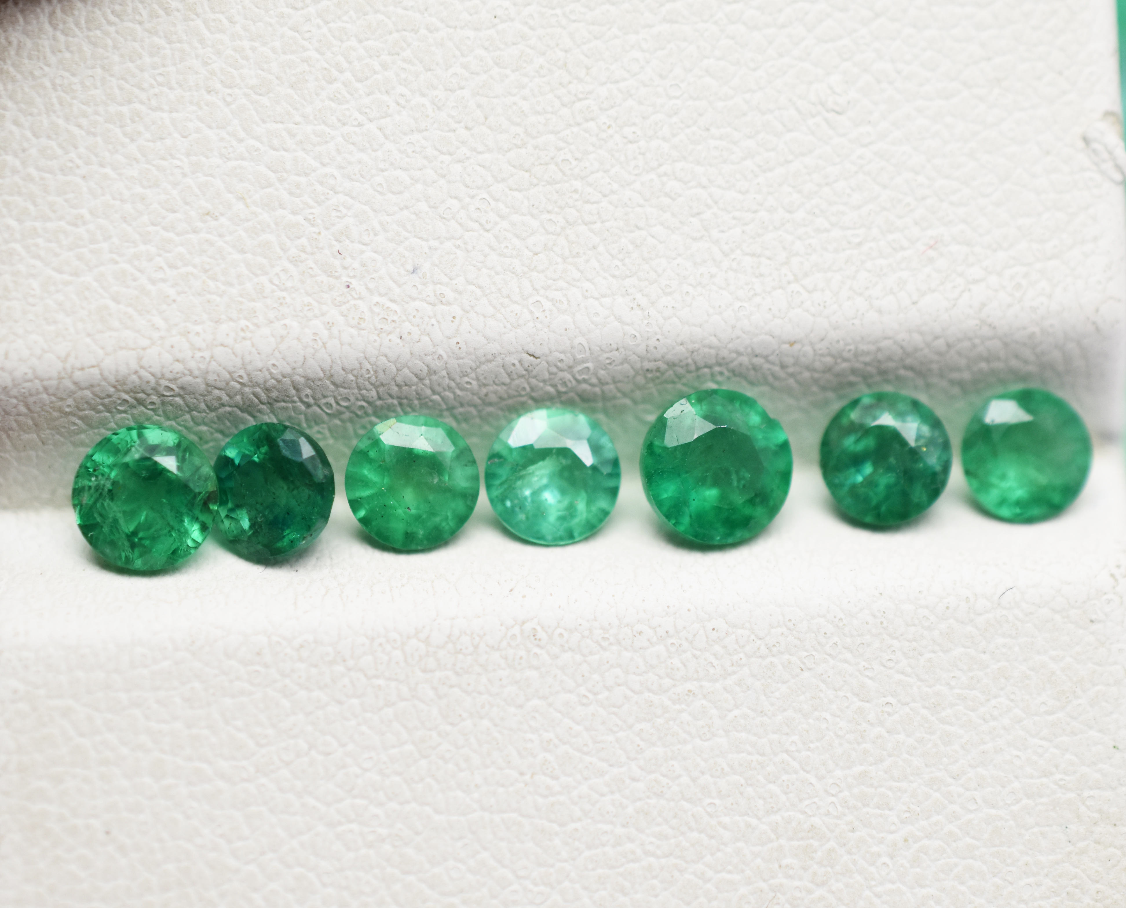 สีเขียว