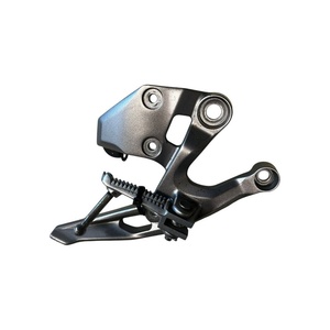 Supporto Poggiapiedi Destro Originale Yamaha Tracer 9 GT 2020 BS2274430000 in Plastica e Pelle, Usato - Product Image 1