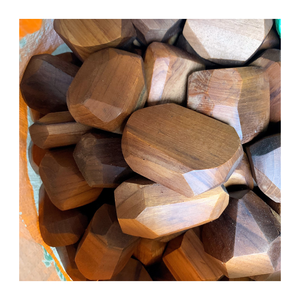 Jouet à empiler en bois Tumi Ishi pour améliorer la concentration et la créativité de l'enfant - Product Image 1