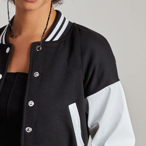 Chaqueta corta de manga larga personalizada de fabricante OEM para mujer, Chaqueta corta de béisbol recortada para mujer - Product Image 5