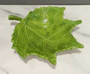 ถาดเสิร์ฟอะลูมิเนียมทรงใบไม้ดีไซน์ทันสมัยสีเข้ม รูปทรงเมเปิ้ล พร้อมเคลือบสีเขียวและปรับแต่งขนาดได้สำหรับใช้ในบ้าน - Product Image 6