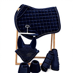Ensemble de tapis de selle de luxe en velours bleu avec voile anti-mouches respirant et protège-pattes en maille |   Ensemble d'équipement équestre anglais - Product Image 1