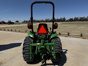 Mini Tractor John Deere 430 4WD de 33HP para Uso Agrícola, Tractor Pequeño con Cargador Frontal, Motor, Bomba Automática, Engranajes y Caja de Cambios - Product Image 5