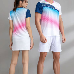 เสื้อผ้าเทนนิสแบบยูนิเซ็กซ์ สีไล่ระดับแบบซับลิเมชั่น แขนสั้น คอวี ระบายเหงื่อ แห้งเร็ว ผลิตจากโพลีเอสเตอร์ เหมาะสำหรับเล่นกีฬาในฤดูร้อน - Product Image 2
