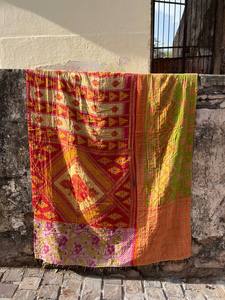 Edredón Reversible Kantha de Algodón Artesanal – Ropa de Cama de Doble Cara Hecha a Mano con Comodidad Ligera y Acogedora - Product Image 4