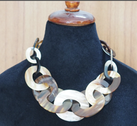 Collier chaîne à perles en corne avec pendentif en pierre précieuse, cristal, diamant et perle, chaîne corde, motif couronne européenne, pour fêtes