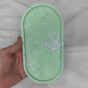 ถาดเรซิ่นตกแต่งหลากสี ถาดจัดระเบียบเครื่องสำอาง ของตกแต่งบ้าน ถาดเรซิ่นทรงรี ถาดวางของบนโต๊ะเครื่องแป้ง คุณภาพสูง - Product Image 2