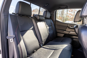 Camioneta Pro Doble Cabina 4×4 V6 Usada en Buen Estado - Product Image 2