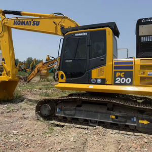 Gran oferta de excavadoras de orugas Komatsu PC200 de segunda mano en Japón, con piezas de motor central - Product Image 1