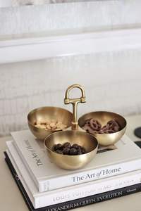 Bol de service en forme de pomme dorée de style coulée pour vaisselle Bol de service à chocolat en aluminium fait à la main avec plateau - Product Image 2