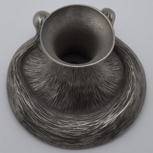 Bougeoir élégant en aluminium coulé avec corne de renne avec surface à patine argentée Artisan Handcrafted Offering Decorative Accent - Product Image 1