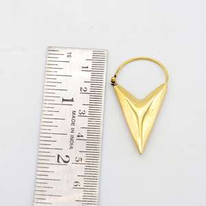 Aros de Latón en Forma de V Estilo Bohemio - Regalo Hecho a Mano para Mujeres y Hombres - Product Image 2