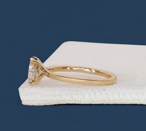 Anillo de Compromiso Solitario Ovalado con Diamante Cultivado en Laboratorio de 1.50CT, VVS2 F, Certificado IGI, Chapado en Rodio, Oro Amarillo, Venta al por Mayor para Mujer - Product Image 3