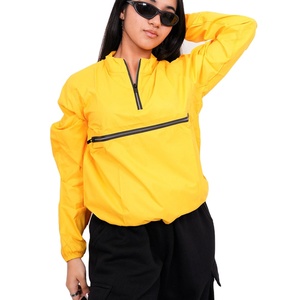 เสื้อแจ็คเก็ตวินด์เบรกเกอร์ไนลอนน้ำหนักเบาสีเหลืองสดใส แบบสวมหัว มีซิปครึ่งตัวด้านหน้า และกระเป๋าซิปแนวนอนที่อก สไตล์ลำลอง - Product Image 3