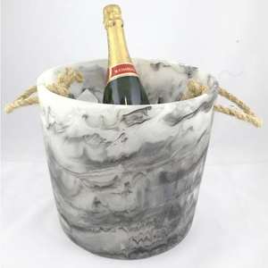 Porte-bouteille de vin en résine pour décor de mariage et seau à glace Refroidisseur de bouteille de boisson écologique durable pour le camping, les fêtes et les événements en plein air - Product Image 2