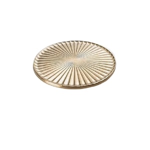 Produit de vente chaud Ensemble en métal de qualité de 4 sous-verres ronds dans un plateau de service de thé au café fini Table à manger Dessous de verre décoratifs - Product Image 1