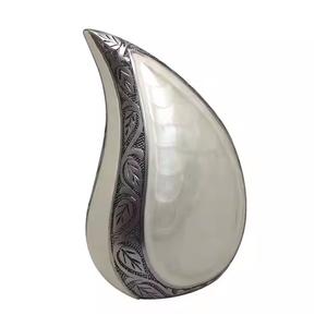 โกศเผาศพอลูมิเนียมสีชมพูทำด้วยมือรูปผีเสื้อสลักเป็นของที่ระลึกสำหรับเถ้ากระดูกของผู้ใหญ่ - Product Image 3