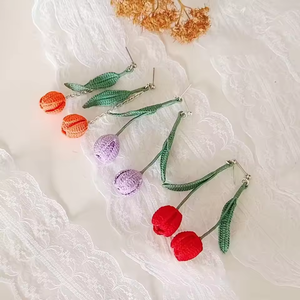 Pendientes de Ganchillo Personalizados DMC Tulipán, Joyas de Ganchillo con Micro Gancho, Pendientes Colgantes Florales, Joyería Floral, Mini Pendientes de Ganchillo para Boda, Regalo - Product Image 3