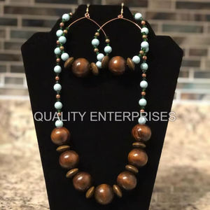 เครื่องประดับแฟชั่นใหม่ สร้อยคอเรซิ่นทรงสี่เหลี่ยมหรูหรา ลูกปัดหลากสี ใช้สำหรับงานหมั้น สีแดง ชุดลูกปัดแบบกำหนดเอง - Product Image 6