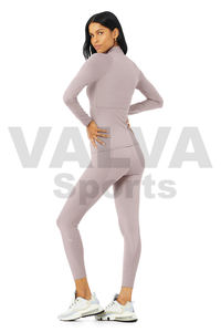 Top corto de Yoga de manga larga para mujer de calidad superior Camisetas Material de LICRA transpirable Diseño de espalda recortada de Pakistán de talla grande - Product Image 6