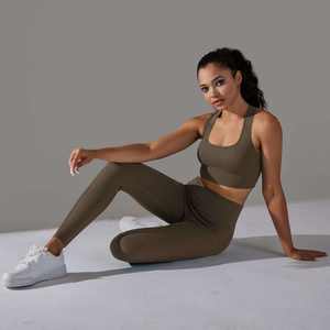 Conjunto Deportivo de Cinco Piezas para Mujer, Ropa Deportiva para Gimnasio, Yoga y Fitness, Top Corto de Manga Larga, Sujetador Deportivo, Pantalones Cortos de Cintura Media, Leggings - Product Image 5