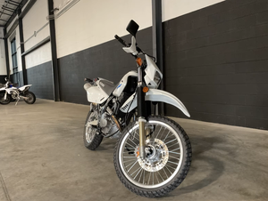 Motocicleta Todoterreno 250cc, Arranque Eléctrico sin Escobillas, Blanca, Doble Propósito, Nueva - Product Image 1