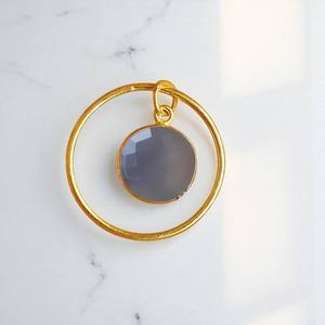 จี้พลอยคาลเซโดนีสีเทาทรงกลม10มม. พร้อมจี้ประดับอัญมณีแบบ DIY ชุบทอง14K-จี้เงิน925ขายส่ง - Product Image 1