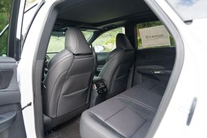 Lexus RX 500h F Sport Performance 2023 d'occasion en excellent état, prêt à être expédié - Product Image 2