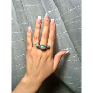 Anillo Artesanal Navajo de Turquesa Blanca y Plata de Ley, Talla 9.75 - Product Image 5