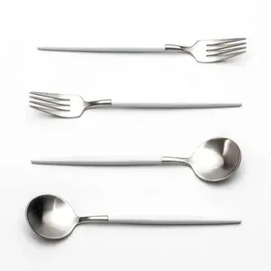 Juego de cubiertos multicolor en acero inoxidable con acabado elegante, perfecto para restaurantes, hoteles, bodas y mesas hechas a mano - Product Image 4