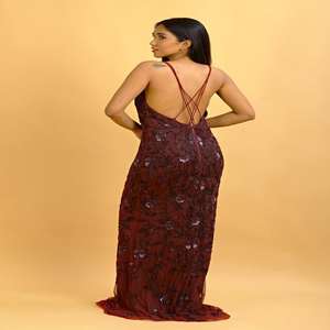 ชุดราตรีดีไซน์เนอร์ประดับตกแต่งด้วยมือ |   ชุดเดรสประดับเลื่อมและลูกปัดคุณภาพสูงสำหรับงานแต่งงานริมชายหาด งานอีเว้นท์รีสอร์ท และการส่งออกจำนวนมาก - Product Image 5