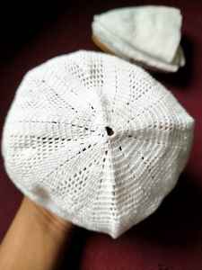 Gorro de Oración Musulmán Tejido a Mano de Calidad de Exportación, Kufi 100% Algodón, Sensación Suave y Cómoda, Diseño de Color Personalizable, Cuatro - Product Image 3