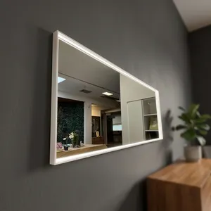 Miroir de salle de bain LED rectangulaire moderne, cadre blanc fin, anti-corrosion, bande lumineuse intégrée sur quatre côtés, éclairage sans ombre - Product Image 1