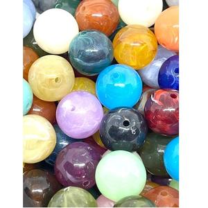 Logo personnalisable nouvelle mode collier pendentif en perles de résine en forme de fleur classique Style mignon pour les fêtes et les mariages - Product Image 1