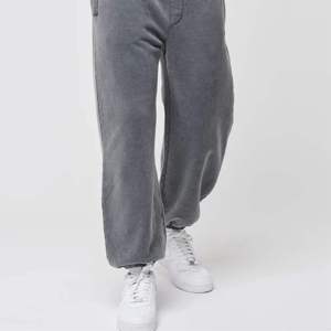 Pantalon de survêtement évasé surdimensionné vierge Joggers athlétiques pour hommes Coupe légère et ample Idéal pour la course à pied ou les activités de plein air - Product Image 4