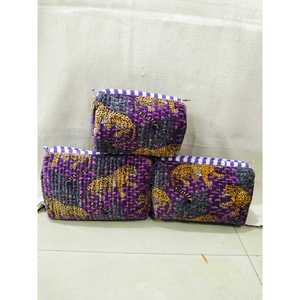 Bolsa de Maquillaje Portátil de Terciopelo Suzani Jaipuri, Estilo Bohemio, con Estampados de Animales Pequeños, Cierre de Cremallera Suave - Product Image 1