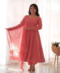 อิสรภาพแห่งแฟชั่น: ชุดเดรสไซส์ใหญ่สำหรับผู้หญิง - ฉลองสไตล์อันเป็นเอกลักษณ์ของคุณด้วยตัวเลือกที่สวมใส่สบายและทันสมัยสำหรับทุกโอกาส - Product Image 3