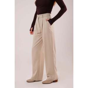 Pantalon ajusté crème pour femme modèle Lustrin Premium - Pantalon professionnel en mélange polyester élasthanne pour la vente en gros - Product Image 5