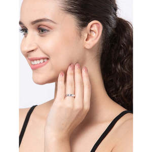 Anillo Ajustable CLARA Clásico de Plata de Ley 925 con Baño de Rodio, Patrón Geométrico con Diamante, Regalo para Mujeres y Niñas - Product Image 3